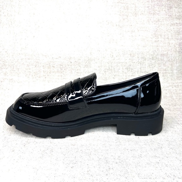 NWOB Lug sole slip on faux patent platform loafers shoes size 10 (41) **FLAW - Picture 2 of 10